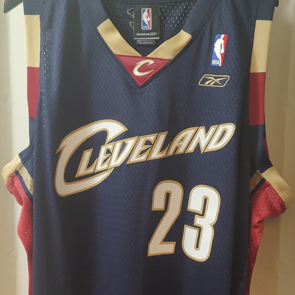 Cleveland Cavaliers James Jersey - Picture 4 of 15